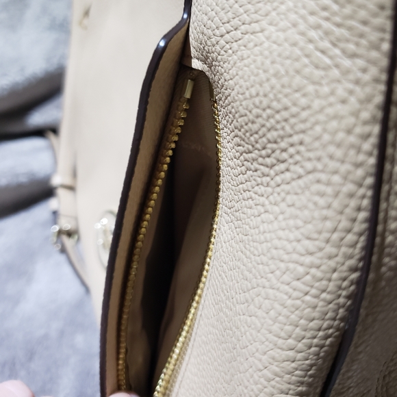 Coach crossbody purse - Picture 3 of 6